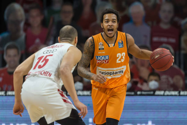 对年轻球员 对年轻球员